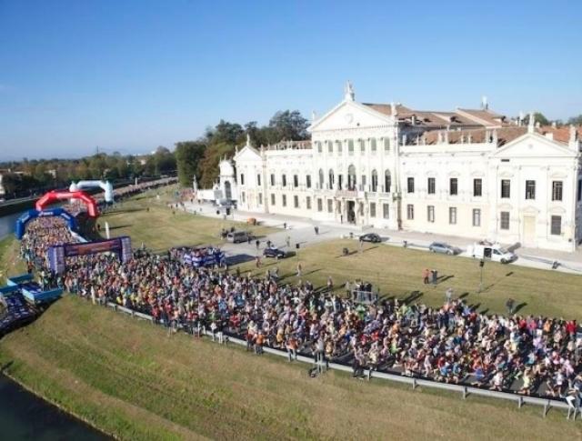 gli 8000 partecipanti alla partenza